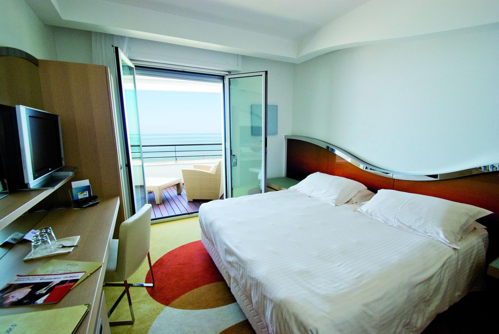 Hotel Waldorf- Premier Resort Milano Marittima Bagian luar foto