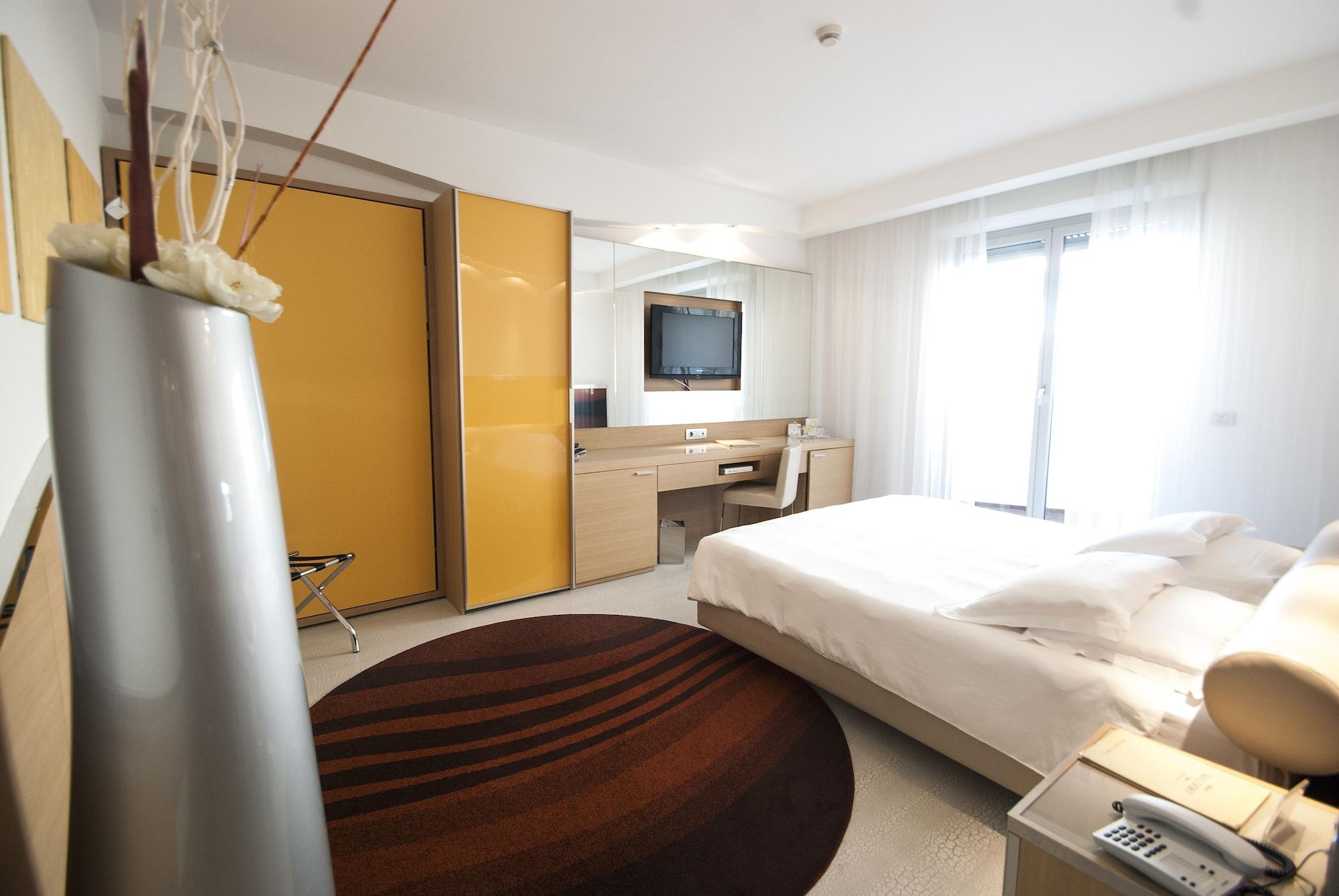 Hotel Waldorf- Premier Resort Milano Marittima Bagian luar foto