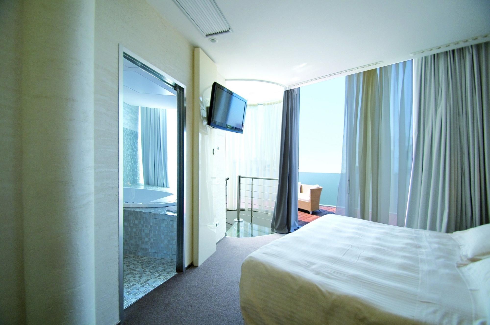 Hotel Waldorf- Premier Resort Milano Marittima Bagian luar foto